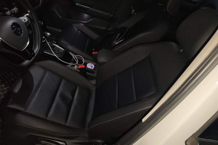 Used Volkswagen T-ROC 2019 280TSI DSG Two-Wheel Drive Comfort Version China VI Standard
