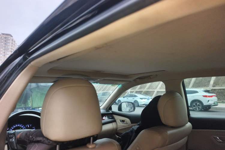 Used Toyota Crown 2011 2.5L Royal Special Edition with Leather and Sunroof
