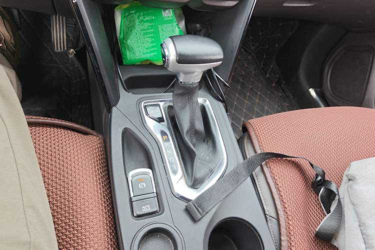 Used GAC Trumpchi GS4 2017 235T Automatic Two-Wheel Drive Elite Edition Gear Lever