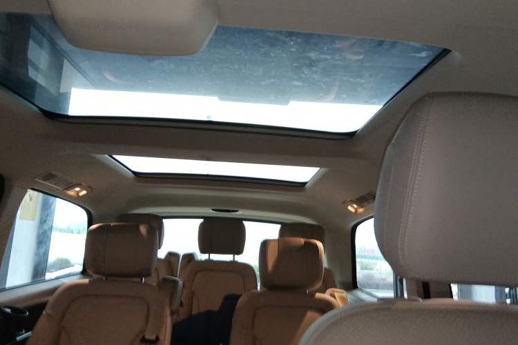 Used Mercedes-Benz V-Class 2020 V 260 Avantgarde Edition Headliner