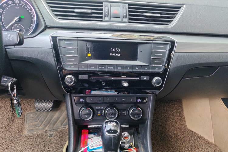 Used Skoda Superb 2016 TSI330 DSG Innovation Edition Audio And AC Panel