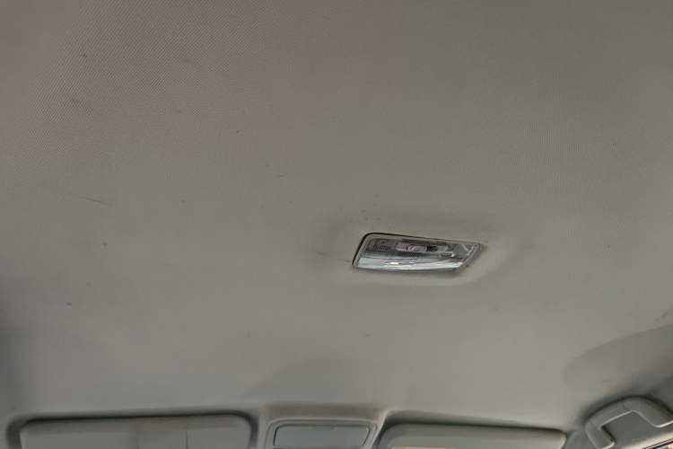 Used JMC Yusheng S350 2013 2.4T Manual Two-Wheel Drive Diesel Luxury 7-Seater Headliner