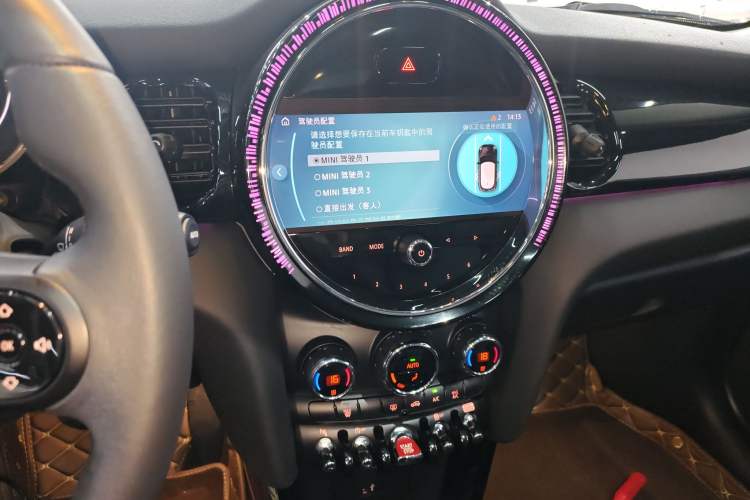 Used MINI MINI 2023 1.5T COOPER Artist Five-Door Edition
