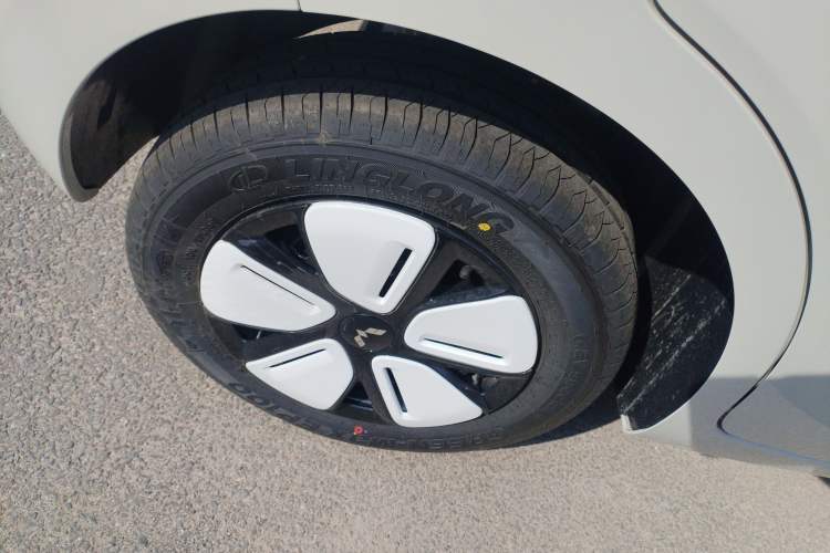 Used Wuling Hongguang MINIEV 2025 Four-Door Version Advanced Edition Exterior 5