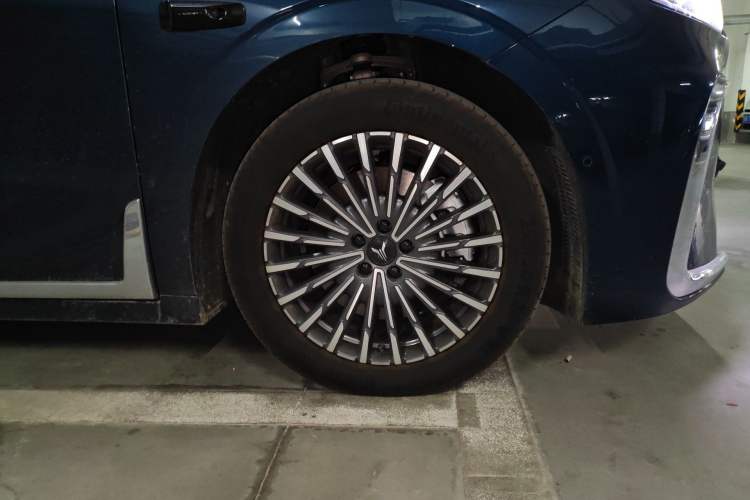 Used VOYAH Dream 2026 Model PHEV Qiankun Pro Right Front Wheel Hub