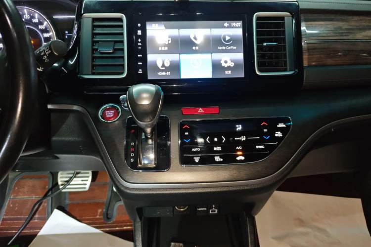 Used Honda Elysion 2016 2.4L Luxury Edition
