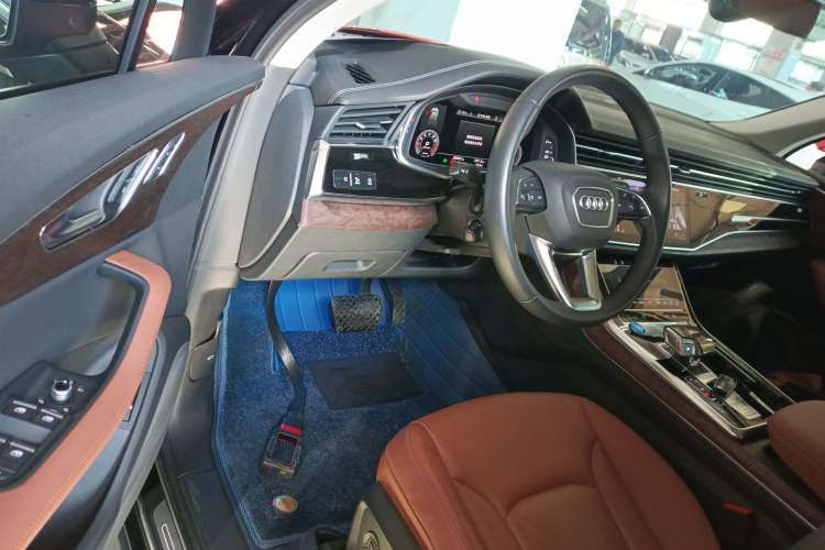 Used Audi Q7 2023 45 TFSI quattro S line Sport model Driver Seat