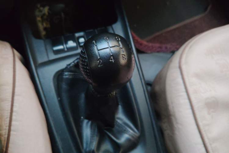Used Chevrolet Sail 2013 Sedan 1.2L Manual Fashionable Happiness Edition Gear Lever