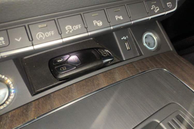 Used Audi Q5L 2022 40T Luxury Elegant Model