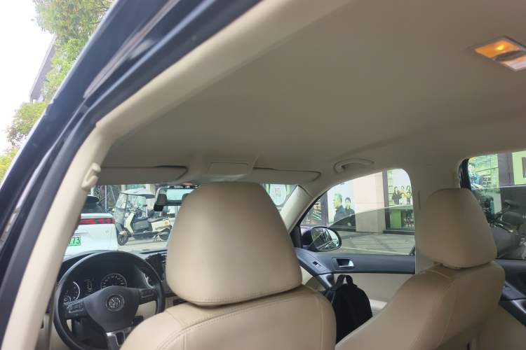 Used Volkswagen Tiguan 2010 1.8 TSI Automatic Two-Wheel Drive Trend Edition Headliner