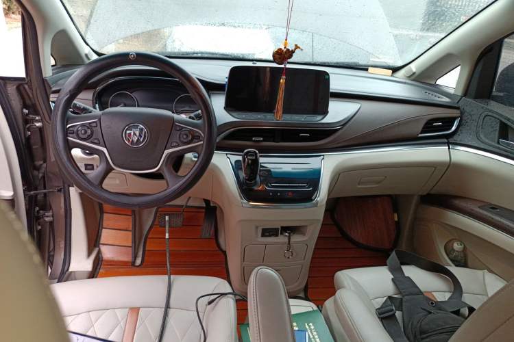 Used Buick GL8 2023 Land Executive Class Smart Enjoyment Model
