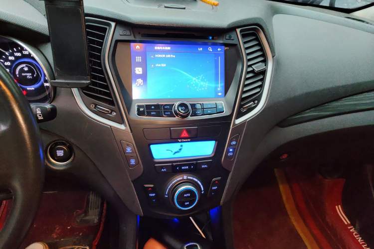 Used Hyundai Santa Fe 2013 2.4L Automatic Two-Wheel Drive Smart Version Audio And AC Panel