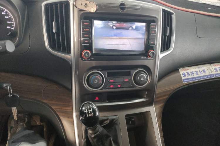 Used FORTHING Lingzhi PLUS 2021 2.0L Manual Luxury 7-Seater Audio And AC Panel