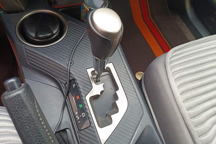 Used Toyota RAV4 2013 2.5L Automatic 4x4 Elite Edition Gear Lever