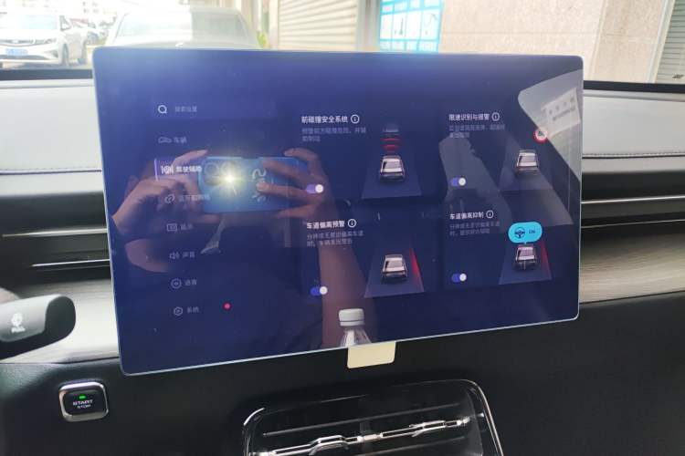 Used Wuling Xingguang 2024 Co-Creation Edition 150 Flagship Model Audio And AC Panel