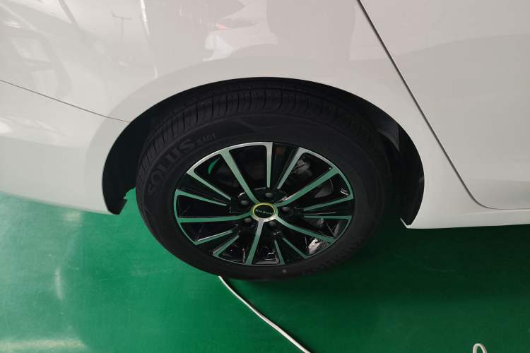 Used Roewe i5 2021 1.5L CVT Platinum Edition Exterior 5