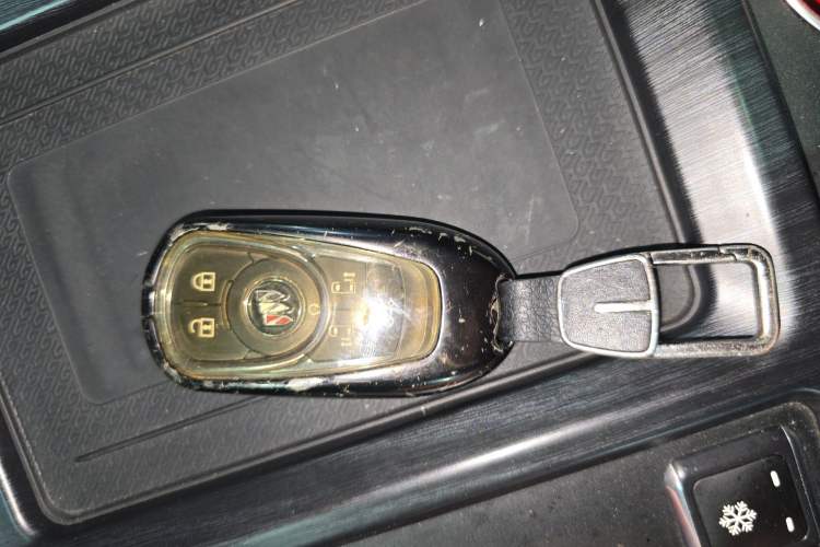 Used Buick GL8 2020 ES Land Cruiser 653T Luxury Model Vehicle Key