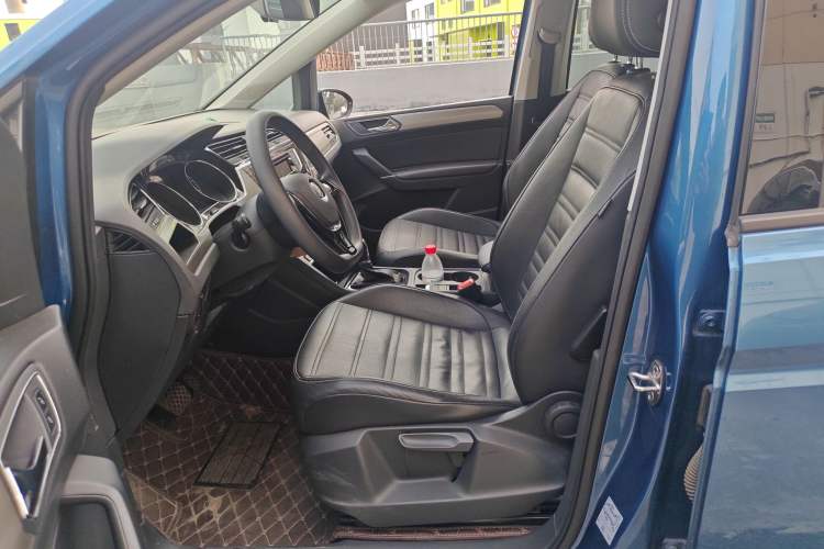 Used Volkswagen Touran 2016 Volkswagen Touran L 280TSI DSG Comfort Edition
