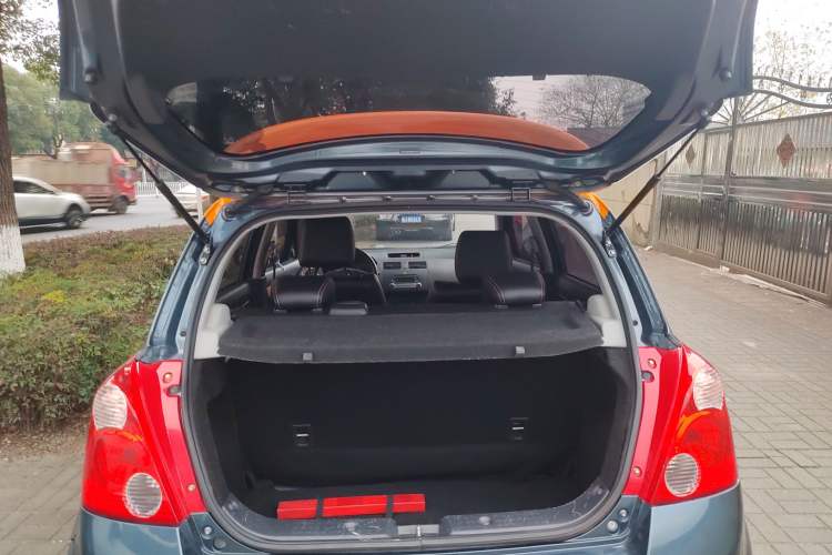 Used Suzuki Swift 2016 1.5L Manual Fashion Edition Cool Play Version