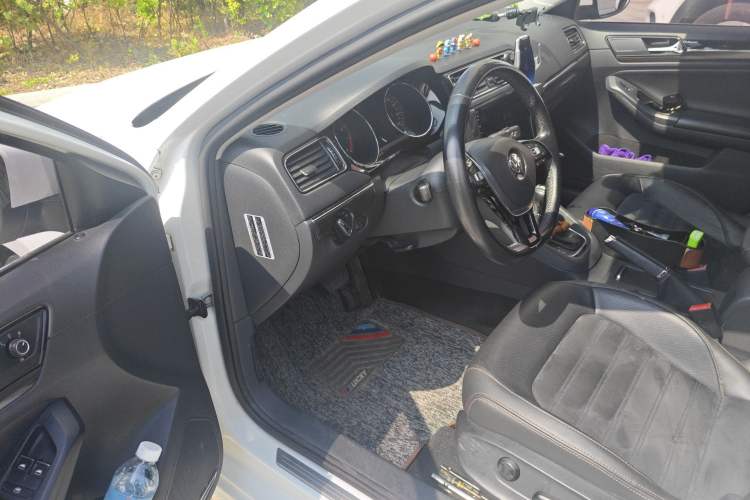 Used Volkswagen Sagitar 2015 230TSI Automatic Luxury Model
