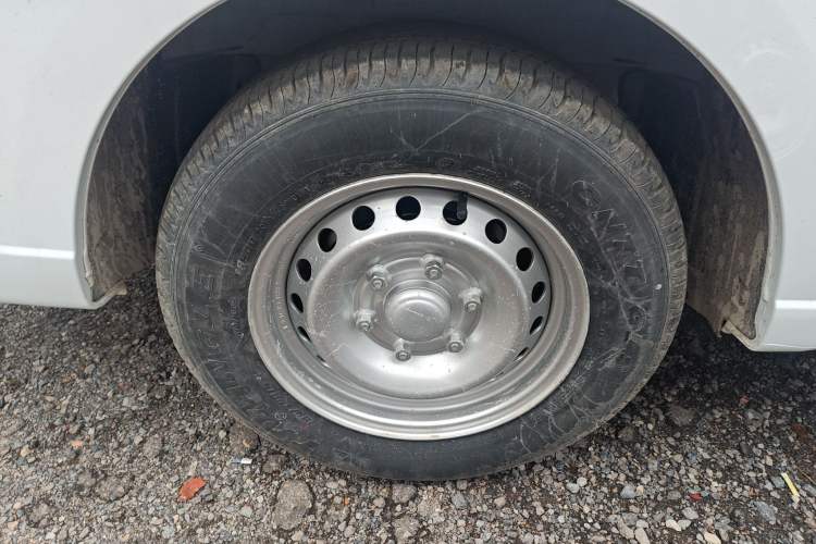 Used Wuling Yangguang 2025 Model 310KM Bus Edition—Customized by CATL