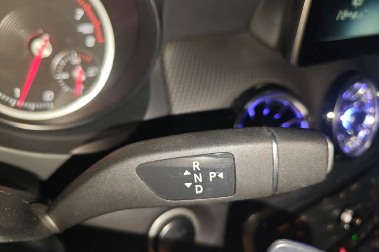 Used Mercedes-Benz GLA 2017 GLA 220 4MATIC Fashion Model Gear Lever