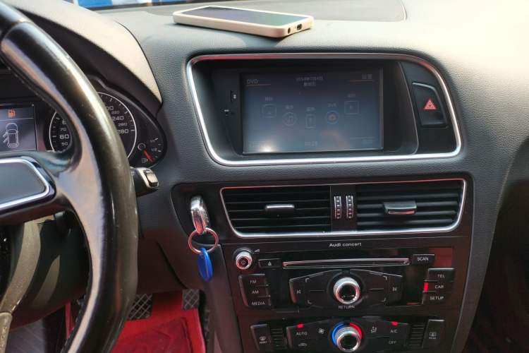 Used Audi Q5 2016 40 TFSI Technology Edition Audio And AC Panel