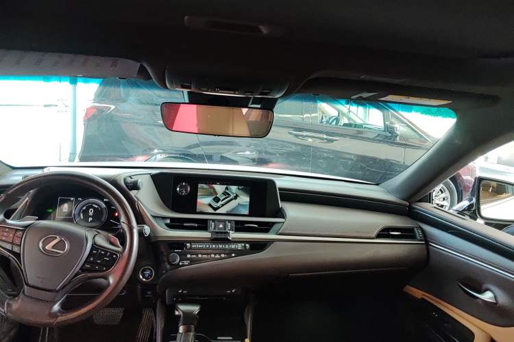 Used Lexus ES 2020 300h Premier Edition