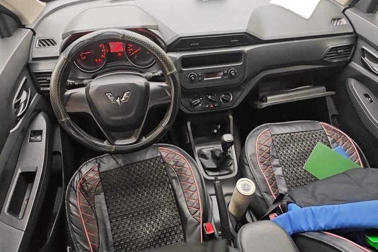 Used Wuling Hongguang 2019 1.5L S Basic Version China VI Standard LAR
