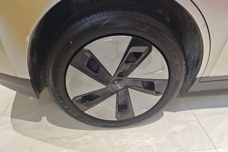 Used AION Y 2023 Plus 610 Enjoy Edition Right Rear Wheel Hub