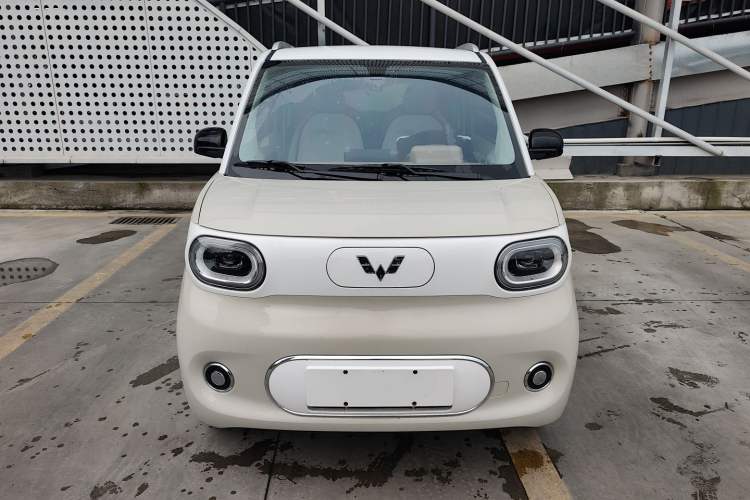 Used Wuling Hongguang MINIEV 2024 3rd Generation 215km Advanced Version
