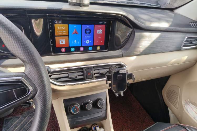 Used CHANGAN KUAYUE Xing V7 EV 2022 Standard Model 240 km Audio And AC Panel