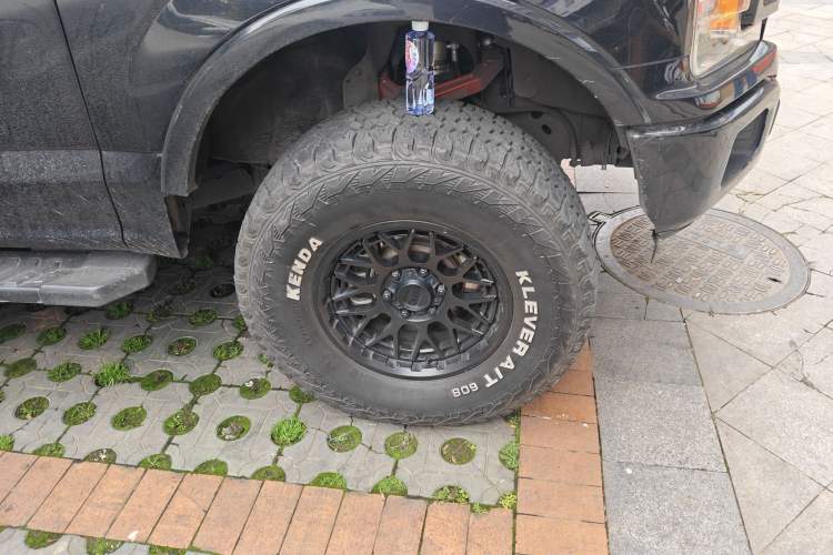 Used Ford F-150 Raptor 
