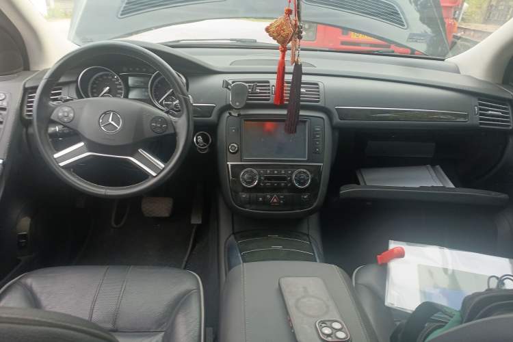 Used Mercedes-Benz R-Class 2017 R 320 4MATIC Business Edition Prestige Model
