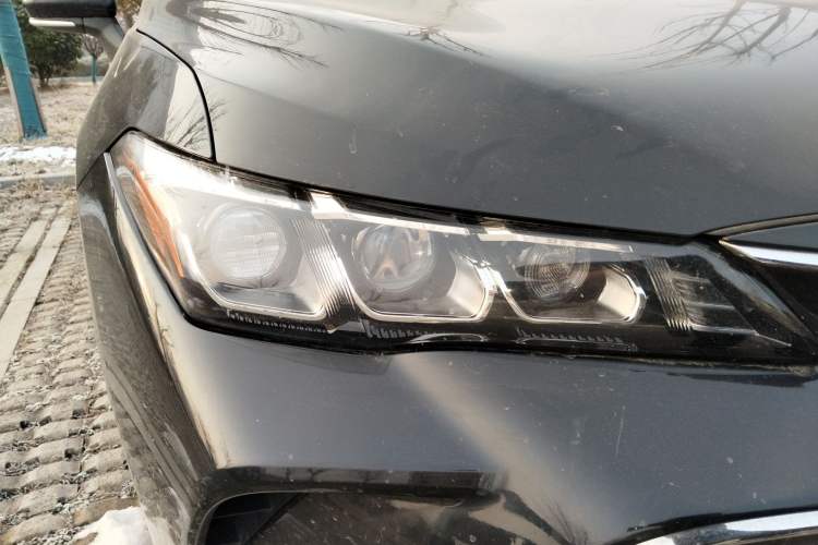 Used Toyota Avalon 2019 2.0L Luxury Edition China VI Standard Right Front Headlight