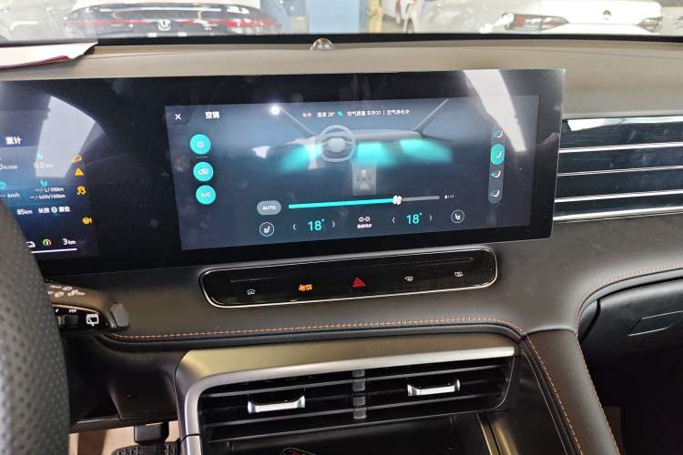 Used Roewe RX5 New Energy 2023 eRX5 Super Hybrid Premium Edition Audio And AC Panel