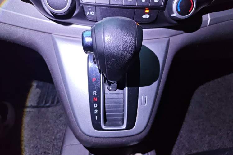 Used Honda CR-V 2012 2.0L two-wheel drive urban version
