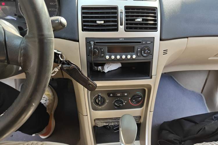 Used Peugeot 307 2010 Hatchback 1.6L Automatic Comfort Edition Audio And AC Panel