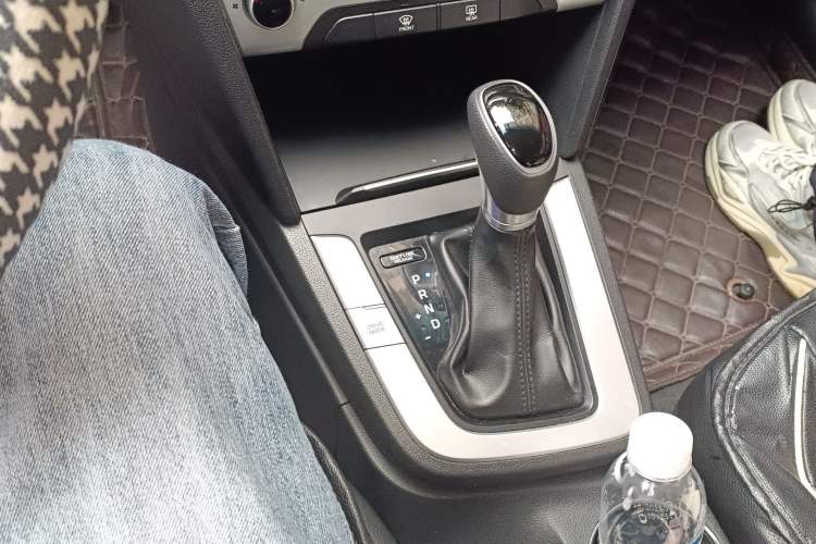 Used Hyundai Elantra (6th Generation / Lingdong) 2016 1.6L Automatic ZhiXuan – Elite Version Gear Lever