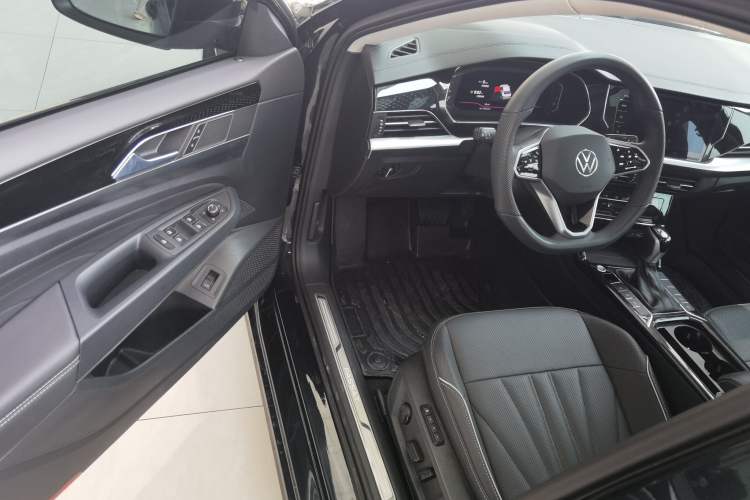 Used Volkswagen Passat 2024 380TSI Dragon Glory Edition
