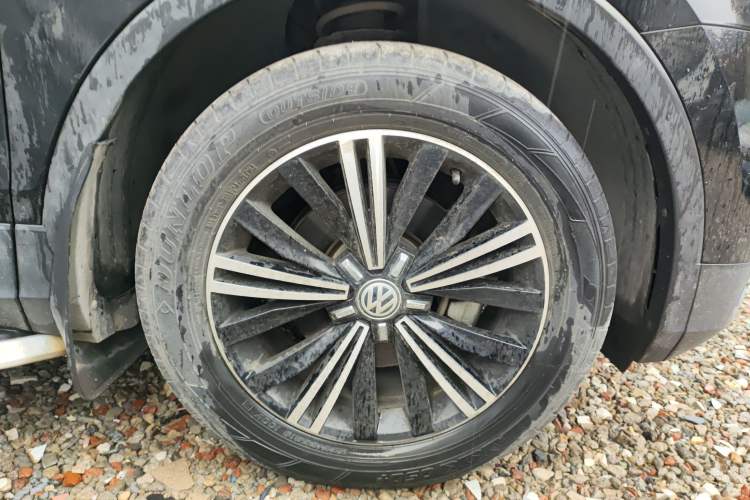 Used Volkswagen Tiguan L 2019 Revised Version 280TSI Automatic Two-Wheel Drive Panoramic Comfort Edition China VI Standard Right Front Wheel Hub