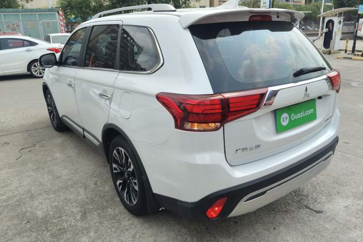 Used Mitsubishi Outlander 2020 2.0L Two-Wheel Drive Comfort Edition 5 Seats Rear Left 45 Deg