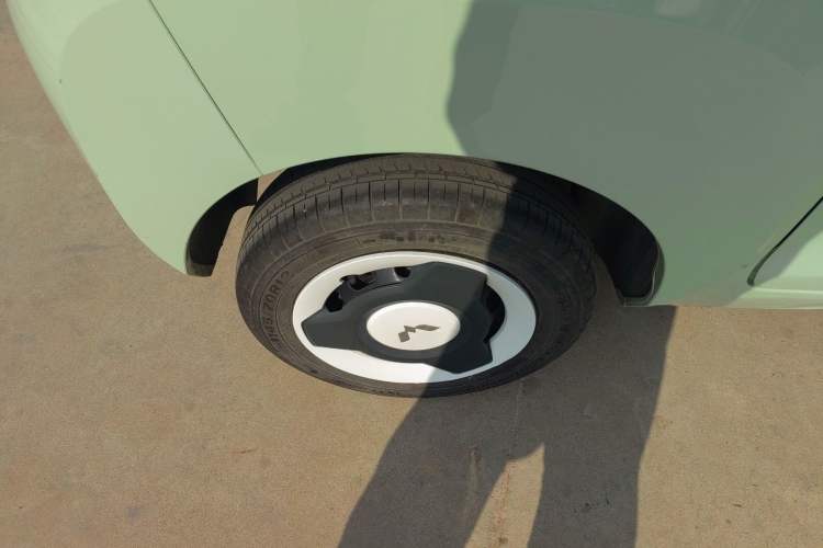 Used Wuling Hongguang MINIEV 2022 Macaron Premium Model – Lithium Iron Phosphate Right Rear Wheel Hub