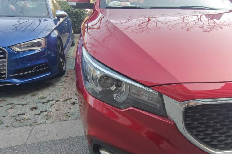 Used MG ZS 2017 1.5L Automatic Luxury Edition Right Front Headlight