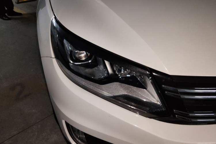 Used Volkswagen Tiguan 2015 1.8TSI Automatic Two-Wheel Drive Trend Edition Right Front Headlight