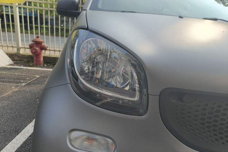 Used smart fortwo 2015 1.0L 52 kW hardtop Dynamic version
