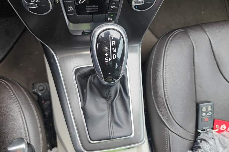 Used Volvo V40 2016 T3 Zhiyi Edition