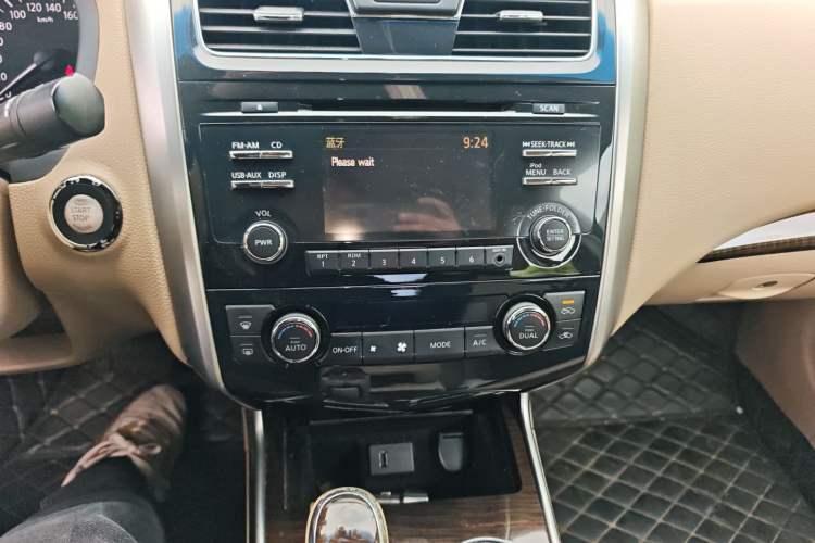 Used Nissan Teana 2013 2.0L XL Comfort Edition Audio And AC Panel