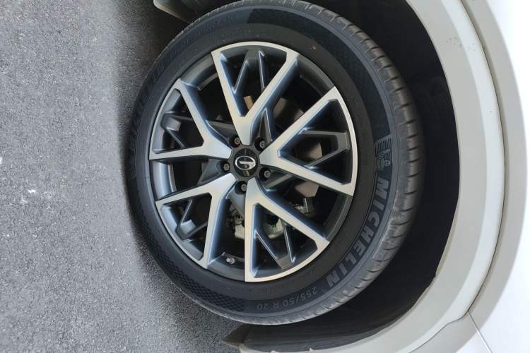 Used GAC Trumpchi GS8 2024 Dual-Motor Series 2.0TM Two-Wheel Drive Premium Edition Right Front Wheel Hub