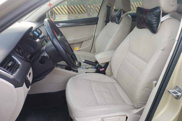 Used Skoda Octavia 2015 1.6L Manual Yijun Edition Left Front Seat